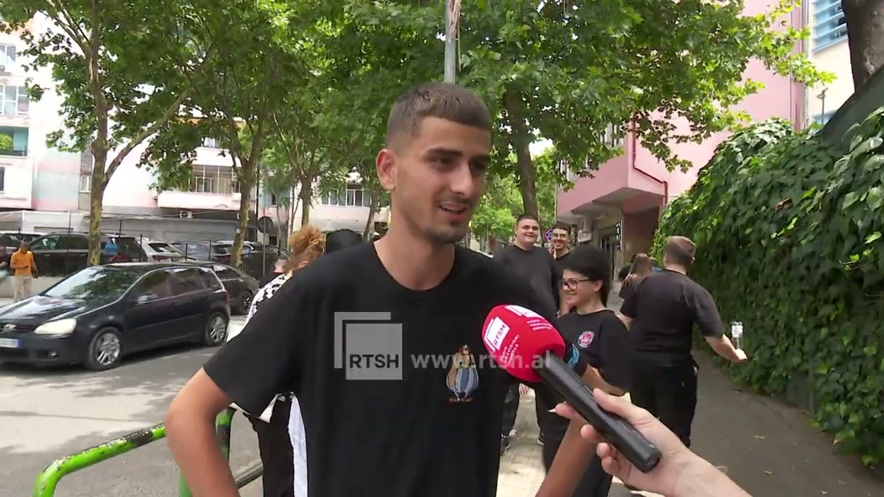Maturantët testojnë njohuritë në matematikë, provimi i një niveli mesatar