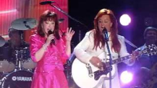 the judds girls night out cma music fest 09