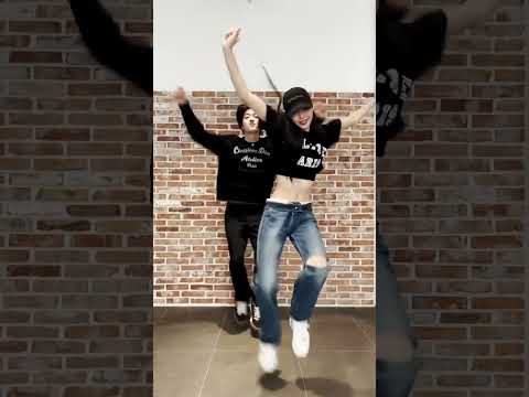 Treasure's Haruto & BP's Lisa doing the Hello Challenge!