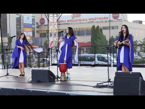 Trio Mandili. Pięknie dziewczyny śpiewają, ja tańczę, a Czarny Anioł...  Bielsko-Biała 22.06.2024.