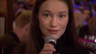 Sigrid - &quot;Fake Friends&quot; Inas Nacht 17.6. 2017