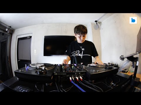 DJ RENA performs routine with Beatsource, TRAKTOR