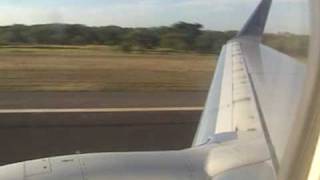 preview picture of video 'Continental Airlines 737-800 Despegando de El Salvador'