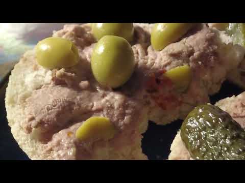 MongoTV_8048 - Min Natmad - MØLLLEHJUL BOLLER Med BACON LEVERPOSTEJ - GRØNNE OLIVEN - SYLTET AGURK