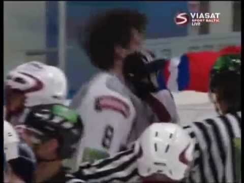 HK Mvd - Dinamo Riga, Ozolinsh vs Strbak EPIC fight