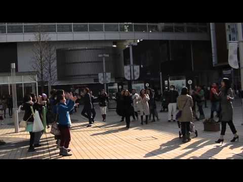 「This little light of mine」 (Flash Mob)／ 亀渕友香＆The Voices of Japan