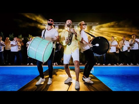 Gabi Iorga - Oare cum sa cred ( Clip Oficial )