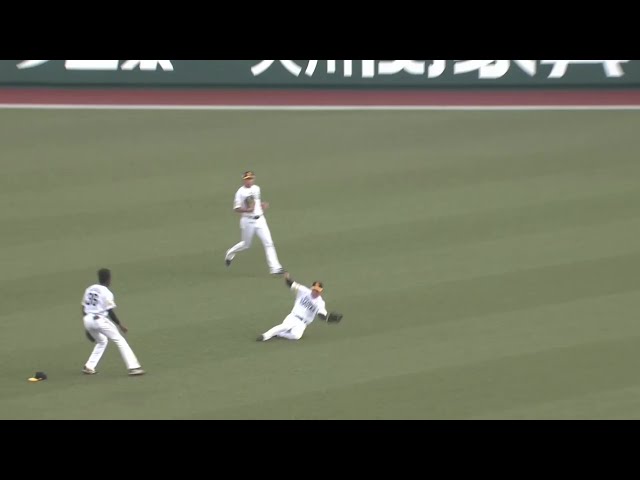 【ファーム】ファインプレー!! ホークス・藤野恵音 前に落ちそうな打球をスライディングキャッチ!! 2025年6月20日 福岡ソフトバンクホークス 対 くふうハヤテベンチャーズ静岡