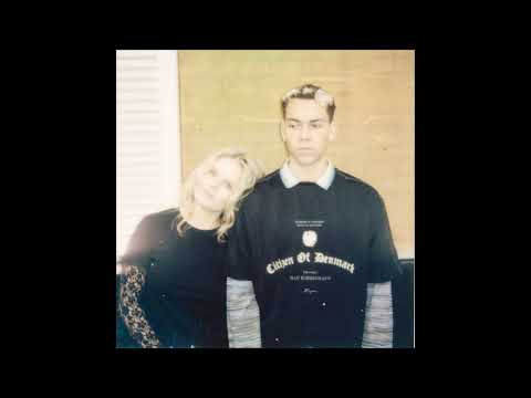 Dos Santos - Urørlig (feat. Karoline Mousing) [Officiel Audiovideo]