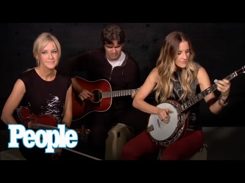 The Court Yard Hounds Perform "Sunshine"  | People