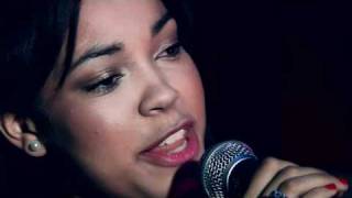 Dionne Bromfield - &#39;Foolin&#39; (Live Session)