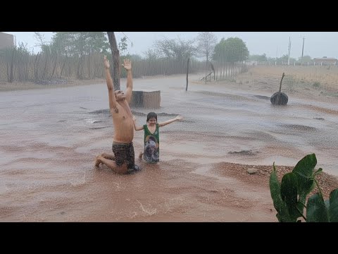 ELE LOUVA A DEUS PELA A PRIMEIRA CHUVA DE 2026