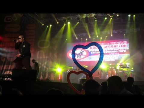 Francikario opening for gente de zona