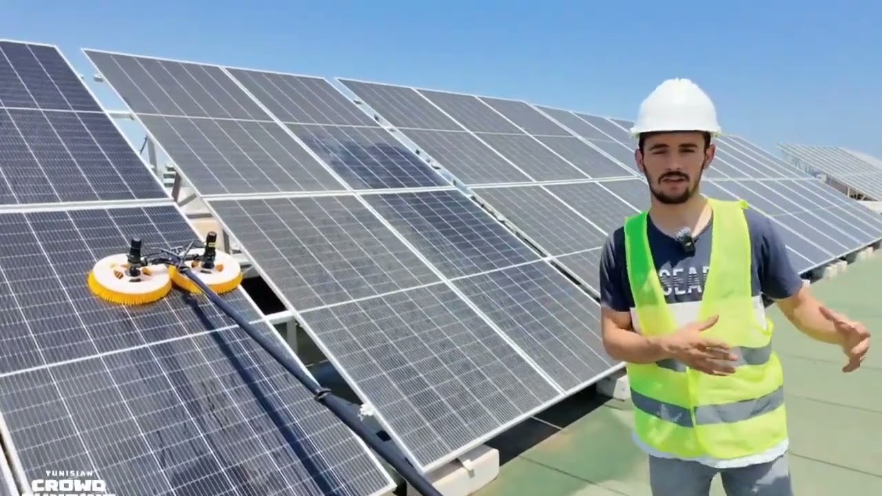 Cleanoov en action sur le terrain — chantier de nettoyage de panneaux solaires en Tunisie · vidéo YouTube