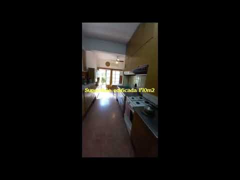 EN VENTA: casa céntrica con local y consultorio, en Capitán Sarmiento, Bs As, Argentina.