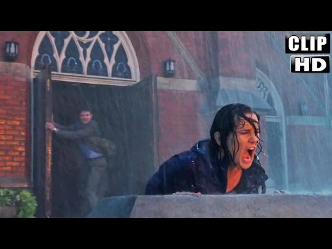 EN EL TORNADO Clip 2014 Español