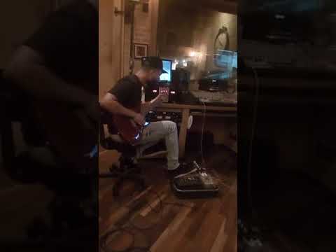 Jesiel Oliveira gravando solo