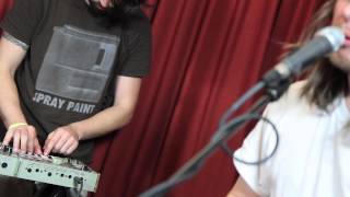 Studio Brussel: Lushes - Feastin (live)