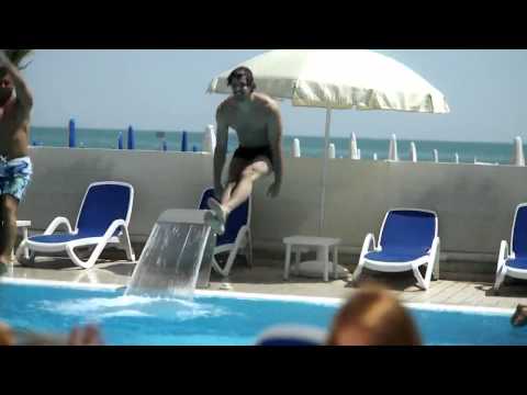 TWiiNS ft. Carlprit - Boys Boys Boys (2010)