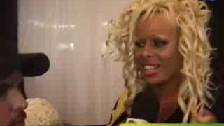 תצוגת אופנה - הלבשה תחתונה המשביר לצרכן