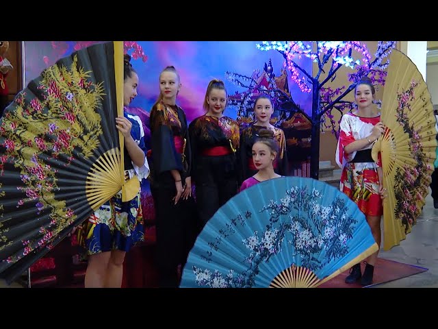 Примерка кимоно, тренировка сумо и искусство иероглифов