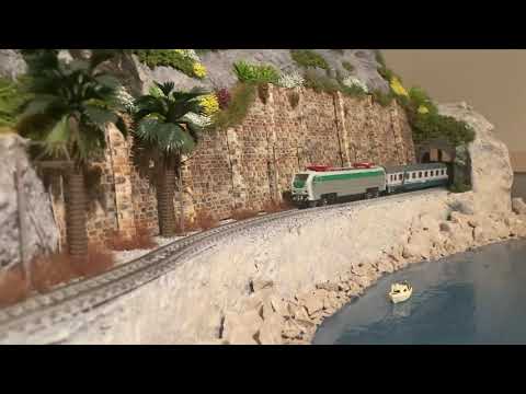N gauge FS E402B with XMPR carriages on the Ligurian coast