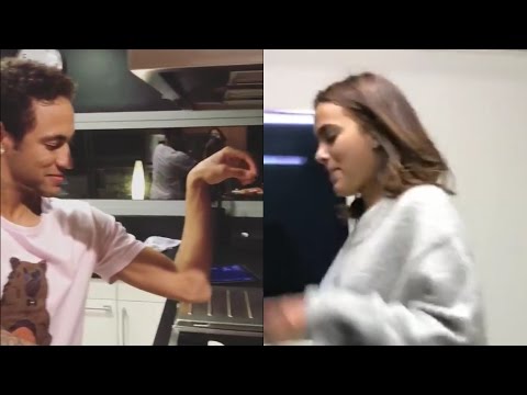 Neymar brincando com Bruna Marquezine no Instagram