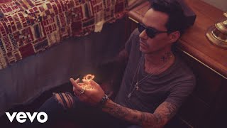 Video thumbnail of "Marc Anthony - Parecen Viernes (Official Video)"