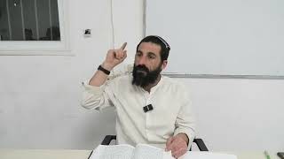 "מגילת אסתר-הדרך לבית המקדש השלישי"| הרב יצחק(צחי)עטייה | "הכנה לפורים" (ישיבת אפיקי דעת שדרות) - התמונה מוצגת ישירות מתוך אתר האינטרנט יוטיוב. זכויות היוצרים בתמונה שייכות ליוצרה. קישור קרדיט למקור התוכן נמצא בתוך דף הסרטון