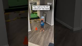This might be the NFL CATCH OF THE YEAR