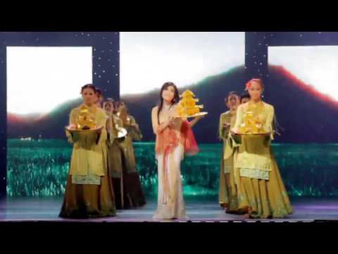 Thể hiện bởi Hạ Vy