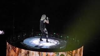 2016 11 17 Carrie Underwood - Clock Don&#39;t Stop