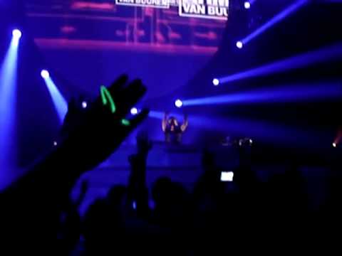 OceanLab vs Gareth Emery - On A Metropolis Day (Myon & Shane 54 Mashup)