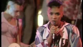 Bow Wow Wow - Go Wild in the Country - Totp 1982