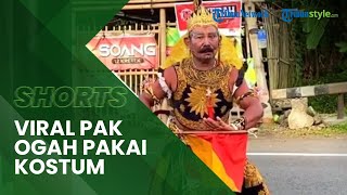 Viral Video Seorang Pria di Yogyakarta Pakai Kostum Gatotkaca, Membantu Orang Sambil Berseni