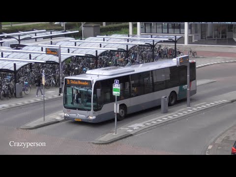 RET Bus 35 en 31 van bovenaf Station Rotterdam Alexander