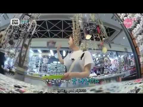 Park Boram saying "good night" to a foreigner during the daytime