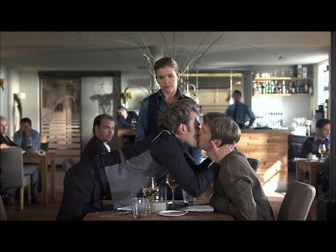 Schwules Pärchen küsst sich in der Öffentlichkeit! - Ladykracher