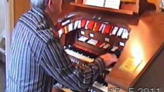 Derek plays "Girls were made to love and kiss" on Theatre Organ.