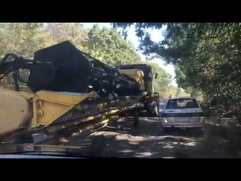 Bessarabien - Schlaglöcher in der Lehmstrasse mit Autorreifenreparatur