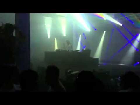 WRECKING BALL DJ ARON REMIX PLAYED BY OFFER NISSIM