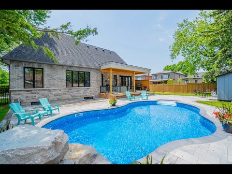 17 Sandpiper Court, Whitby, ON  L1N 7E8