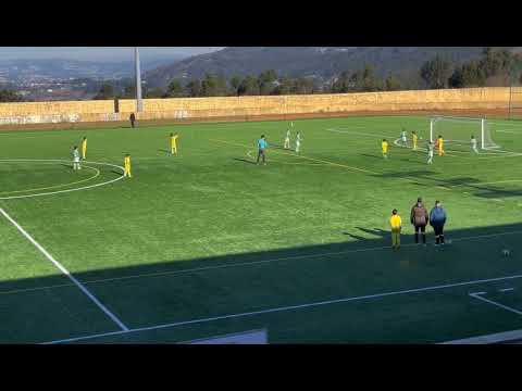 Defesa de livre no jogo Associação Desportiva e Cultural de Penamaior - Gatões FC