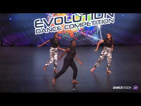 Maningrida Dance Girls Group 2021