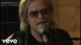 Daryl Hall - Here Comes the Rain Again (Live From Daryl&#39;s House)