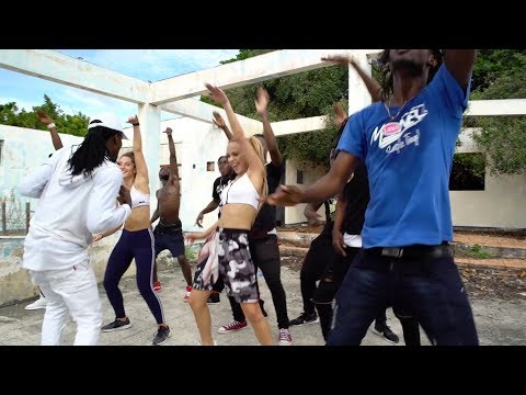 QUÉMALO / SHE BURNS IT