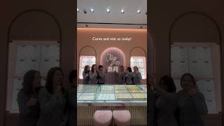 Download lagu Step inside Chip Lee Jewellery’ Century Square outlet, right in the heart of Tampines!✨🍾 #ChipLee mp3