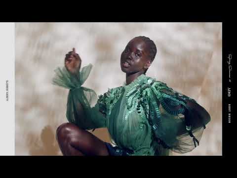 Runway Monday: Walk the Line