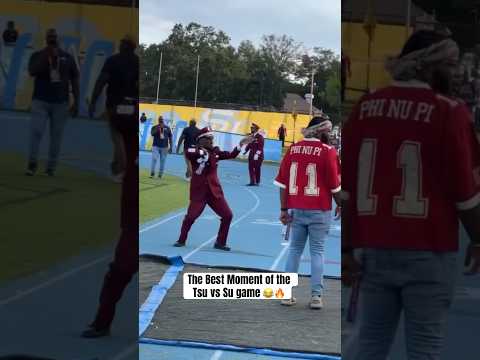 TSU Band Director, B. Simmons, directs SU performing his arrangement of “Backstabbers” 😂 #tsuvssu