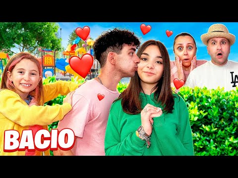 GIORGIA SCOPRE CHE CUGINO STEFANO È INNAMORATO DI AURORA E LI FA BACIARE AL PARCO GIOCHI!
